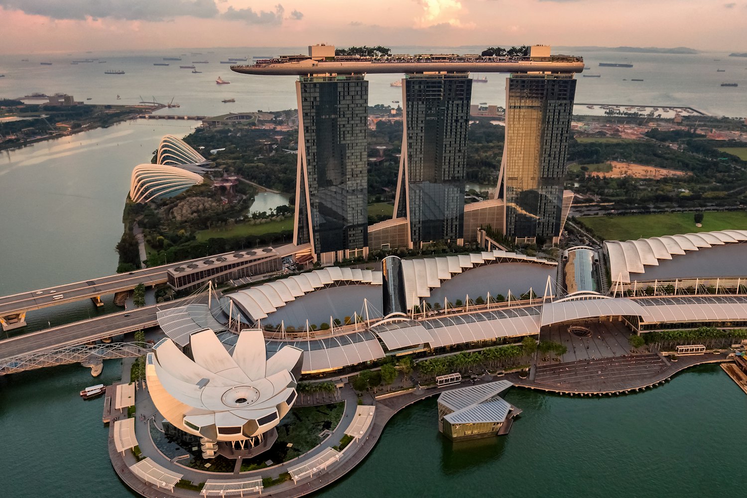 Luftaufnahme der Marina Bay in Singapur